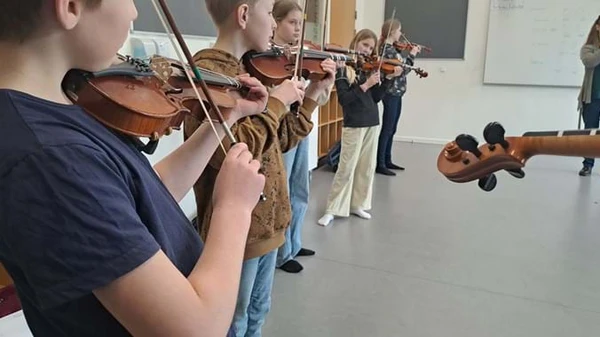 Børn spiller violin