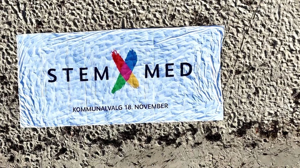 Banner med teksten Stem med