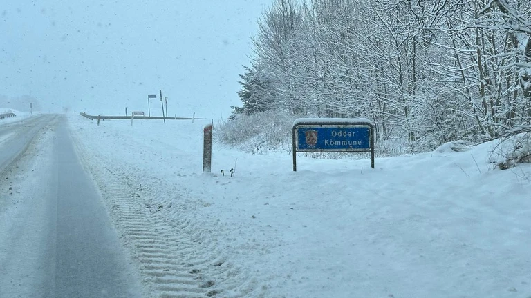 Vej med sne på