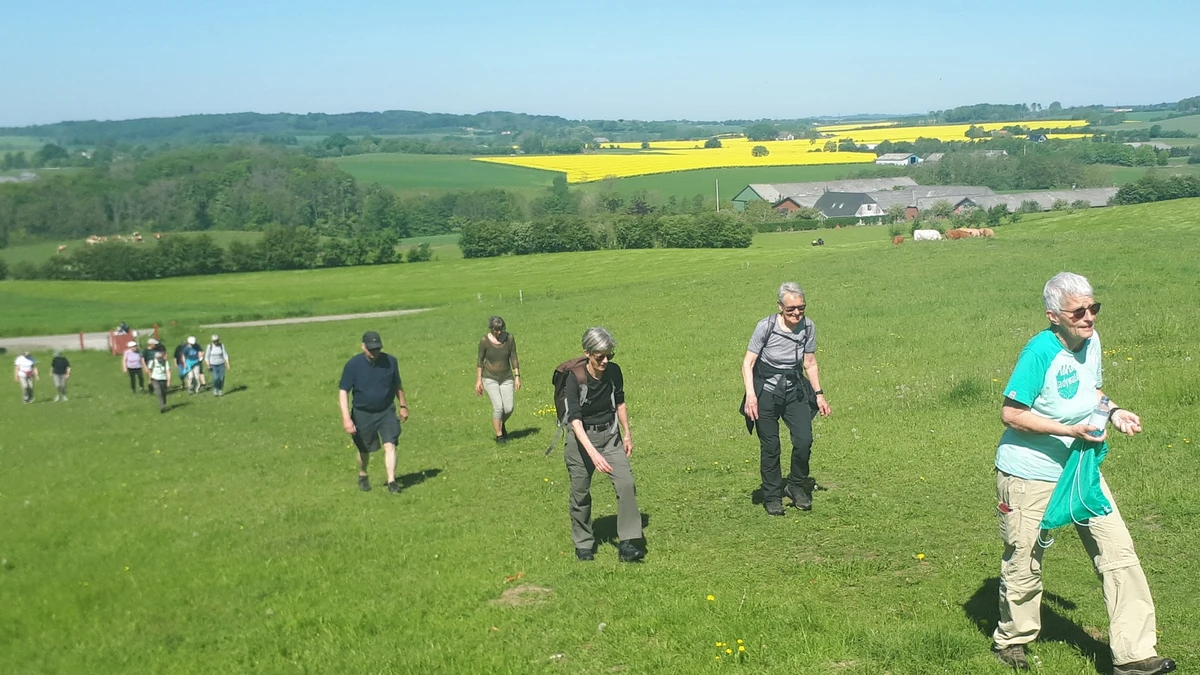 Gruppe på vandretur. Foto Roald Kramer